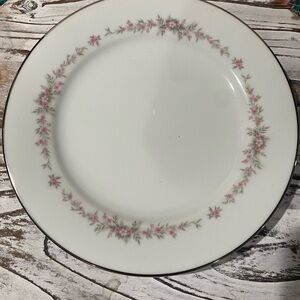 Noritake White Plate with Pink Floral Design 8.25” set‎ of 4